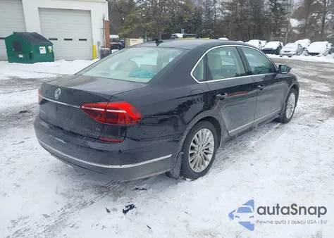 2017 Volkswagen Passat 1.8T Se z USA, uszkodzony, nr VIN 1VWBT7A30HC016014